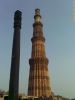 wieża z 100% żelaza i minaret w tle...